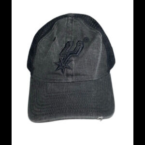 New Era 9Twenty San Antonio Spurs Distressed Brim Black Acid Washed Truckers Cap